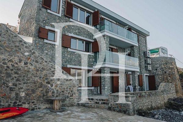 Haus / Villa, Montenegro, Tivat G., Krasici, 1 100 000 € foto 1