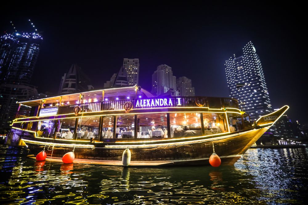 Ужин на лодке Доу по Дубай Марине в Дубае - 65€ - Ref: 1155 фото 1