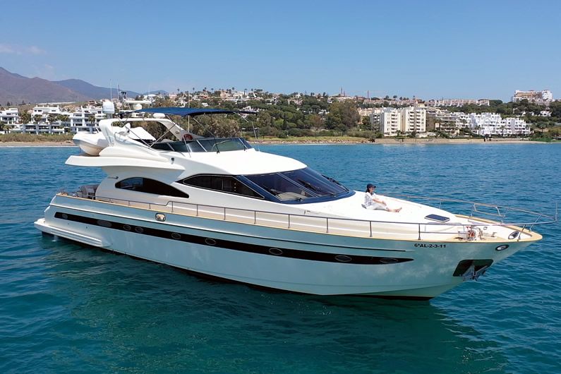 Аренда яхты  АСТОНДОА 72 GLX в Марбелье - 2950€ - Ref: 1269 фото 2