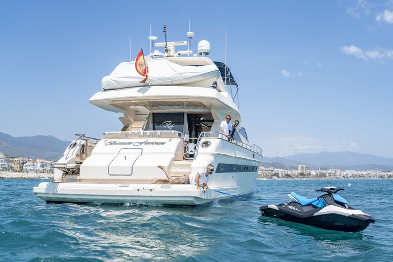 Аренда яхты  АСТОНДОА 72 GLX в Марбелье - 2950€ - Ref: 1269 фото 3