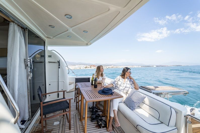 Аренда яхты  АСТОНДОА 72 GLX в Марбелье - 2950€ - Ref: 1269 фото 5