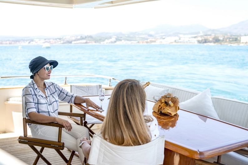 Аренда яхты  АСТОНДОА 72 GLX в Марбелье - 2950€ - Ref: 1269 фото 6