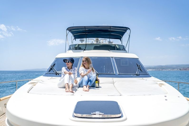 Аренда яхты  АСТОНДОА 72 GLX в Марбелье - 2950€ - Ref: 1269 фото 8