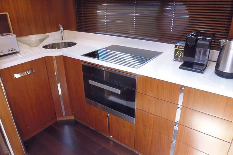 Аренда яхты  SUNSEEKER 68 SPORT YACHT в Марбелье - 3750€ - Ref: 1272 фото 10