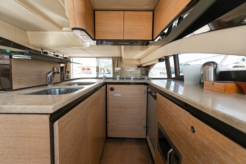 Аренда яхты  AZIMUT 58 FLY в Марбелье - 2200€ - Ref: 1274 фото 11