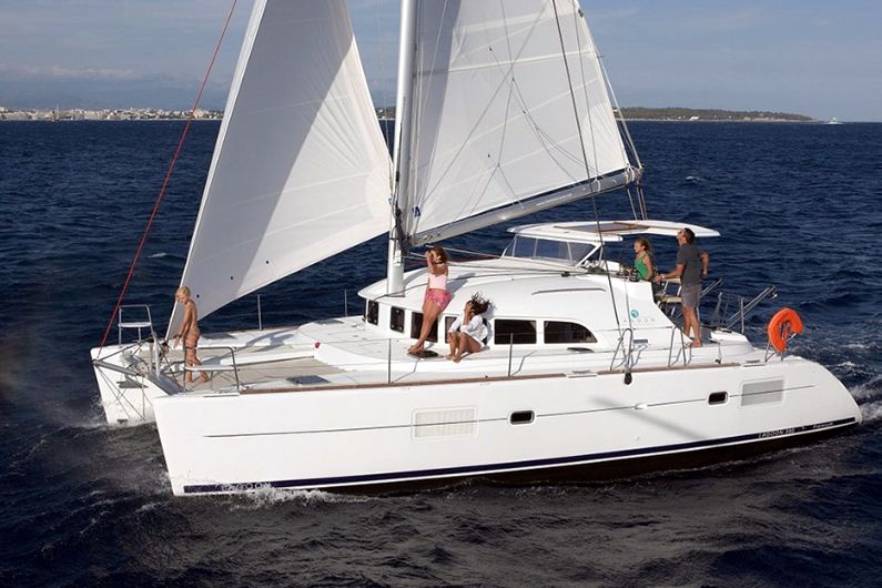 Аренда яхты  CATAMARAN LAGOON 380 в Марбелье - 700€ - Ref: 1281 фото 1