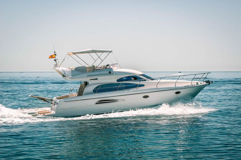 Аренда яхты  ASTONDOA 40 FLY​​​​​​​  в Марбелье - 850€ - Ref: 1282 фото 1