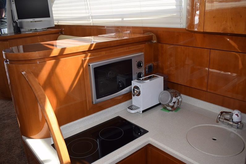 Аренда яхты  ASTONDOA 40 FLY​​​​​​​  в Марбелье - 850€ - Ref: 1282 фото 9