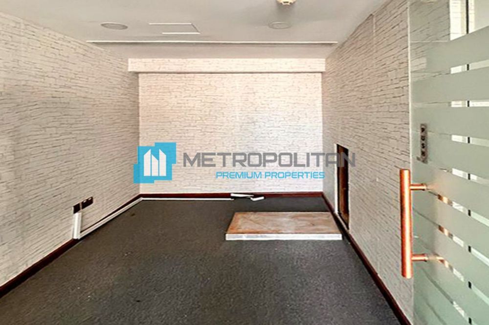 Near Metro| Deira |With Rooms and Glass Partitions - 102850Dh - Ref: 5237 photo 1