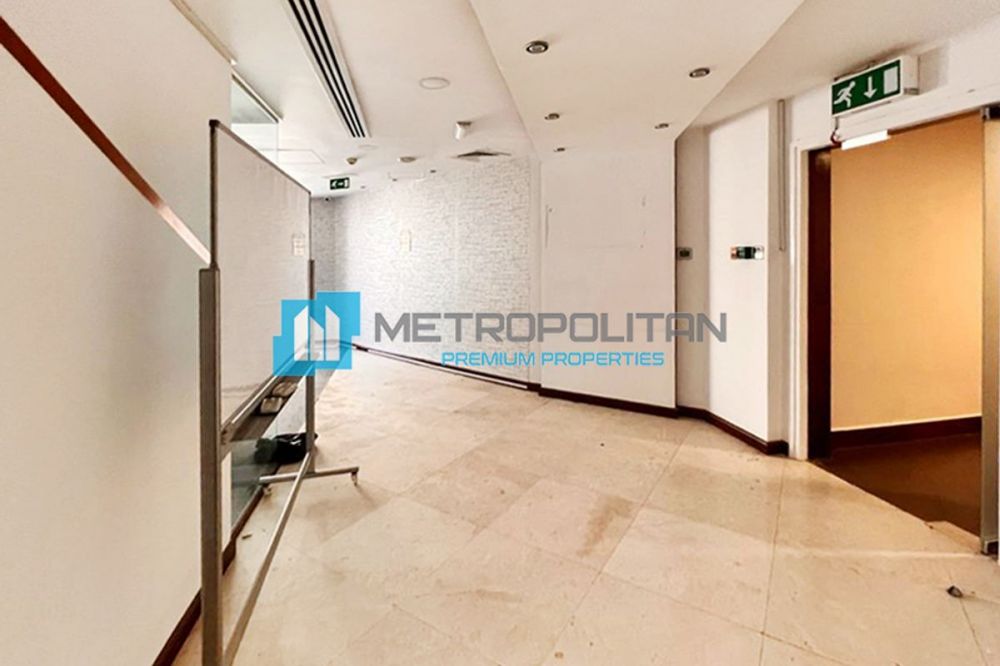 Near Metro| Deira |With Rooms and Glass Partitions - 102850Dh - Ref: 5237 photo 3