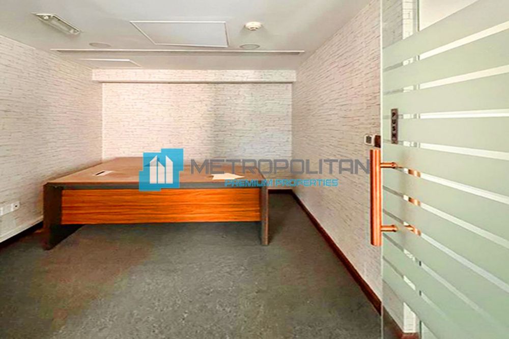 Near Metro| Deira |With Rooms and Glass Partitions - 102850Dh - Ref: 5237 photo 4