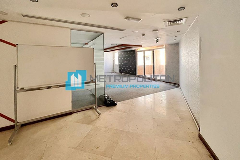 Near Metro| Deira |With Rooms and Glass Partitions - 102850Dh - Ref: 5237 photo 5