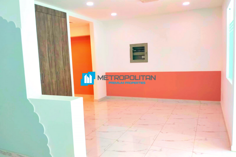 Сдается в аренду оборудованный офис площадью 1000 кв. Футов в Умм-Аль-Шейфе. в Дубае - 150000Dh - Ref: 5504 фото 2