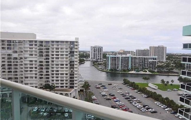 Сдается в аренду квартира в Hollywood Beach The Tides в Майами - 112$ - Ref: 5615 фото 2