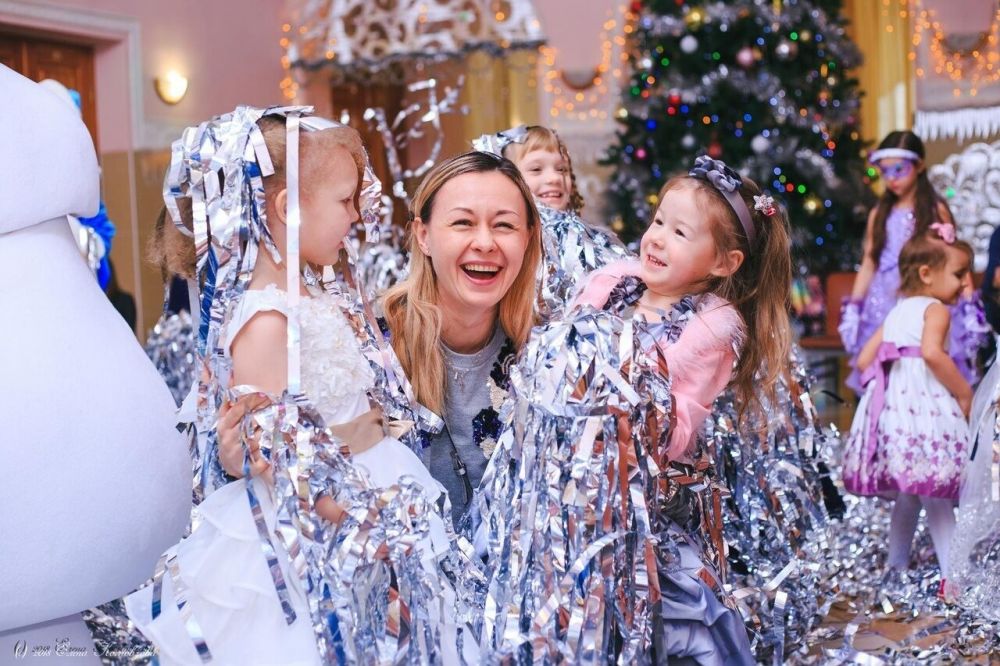 Серебряное шоу в Эмиратах в Дубае - 1800Dh - Ref: 5990 фото 2