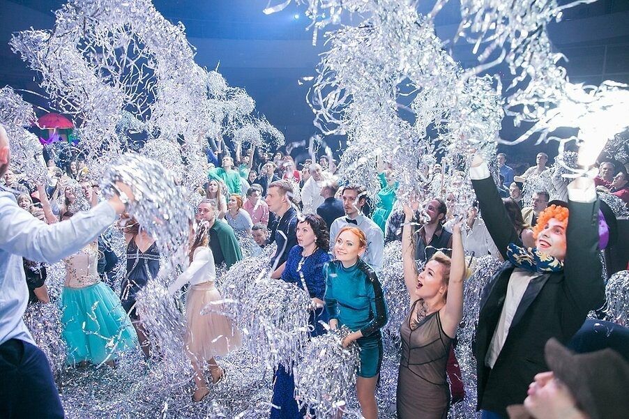 Серебряное шоу в Эмиратах в Дубае - 1800Dh - Ref: 5990 фото 4