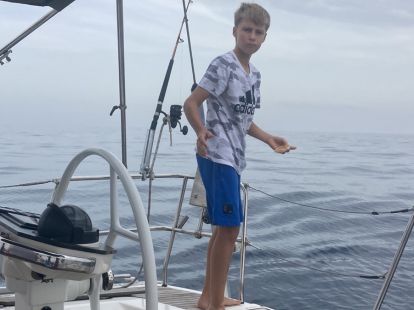 Fishing on a yacht with children (ID:4899)