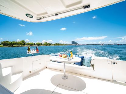 Аренда яхты в Майами 52’ SEA RAY SUNDANCER FLYBRIDGE в Санни-Айлс-Бич - Ref: 5007 фото 5