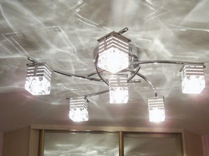 Installation of lamps in Barcelona  The company offers to order the installation, assembly, connection, installation and dismantling of chandeliers, lamps, backlights for mirrors in Barcelona – low prices for work and high quality service.  ... Installati (ID:5071)