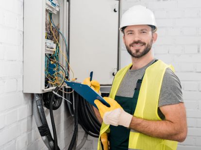 ELECTRICIAN IN BARCELONA (ID:5093)