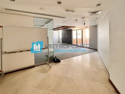 Near Metro| Deira |With Rooms and Glass Partitions - 102850Dh - Ref: 5237 photo 5