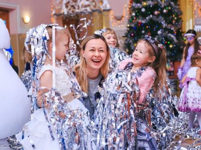 Серебряное шоу в Эмиратах в Дубае - 1800Dh - Ref: 5990 фото 2