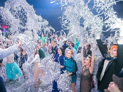 Серебряное шоу в Эмиратах в Дубае - 1800Dh - Ref: 5990 фото 4