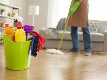 Cleaning a studio apartment (ID:6024)