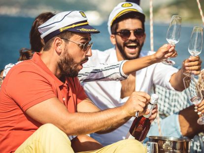 Mieten Sie eine Yacht, um Freunde zu treffen (ID:6134)