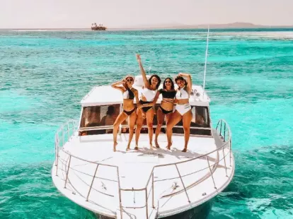 Private party on a yacht in Dubai (ID:6663)