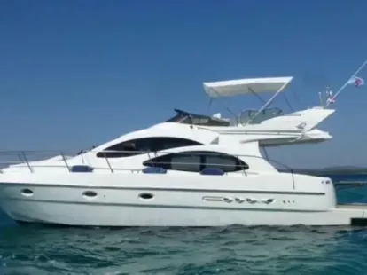 Yacht charter in Dubai - Azimuth 42 Feet (ID:6745)